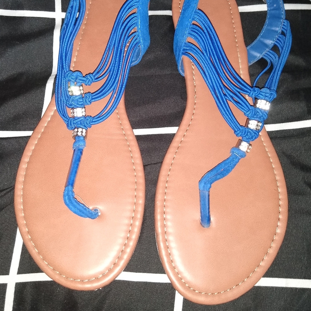 Sandals - Picture 2 of 3